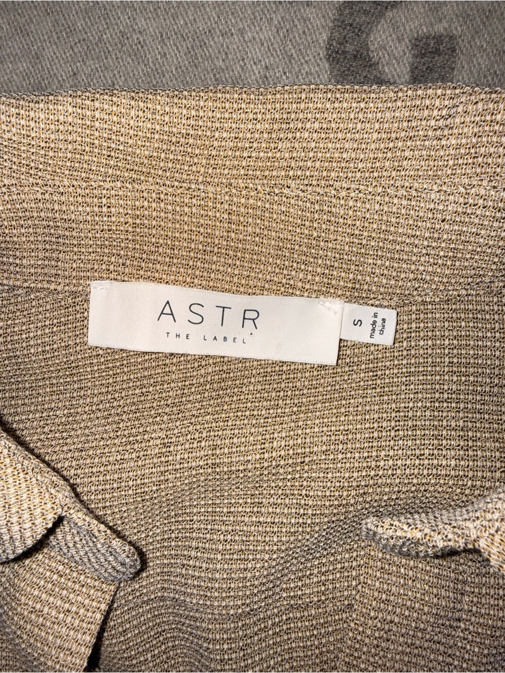 ASTR the Label long sleeve crop linen top - Picture 4 of 10